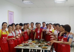 南寧月嫂娘子軍家政致：愛美的寶媽們，春節(jié)不增重你得這樣吃哦！